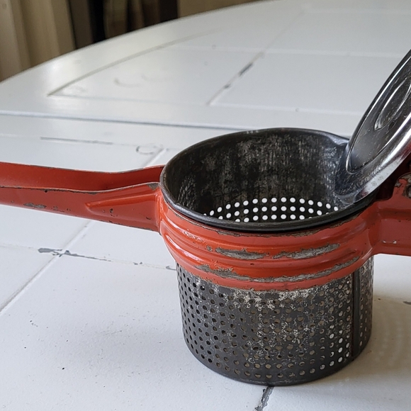 Vtg Hand Potato Ricer Fruit Juicer Strainer Steel Red Well Used Country Kitchen - Picture 8 of 12